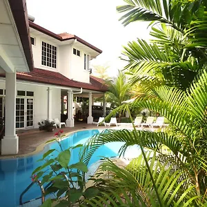Rumah Putih Near Klia 3* Sepang